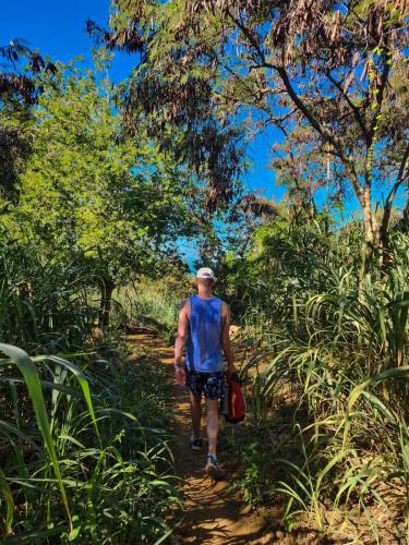 23.10.30 b Kaawaloa-Hike-to-Snorkle a 094351